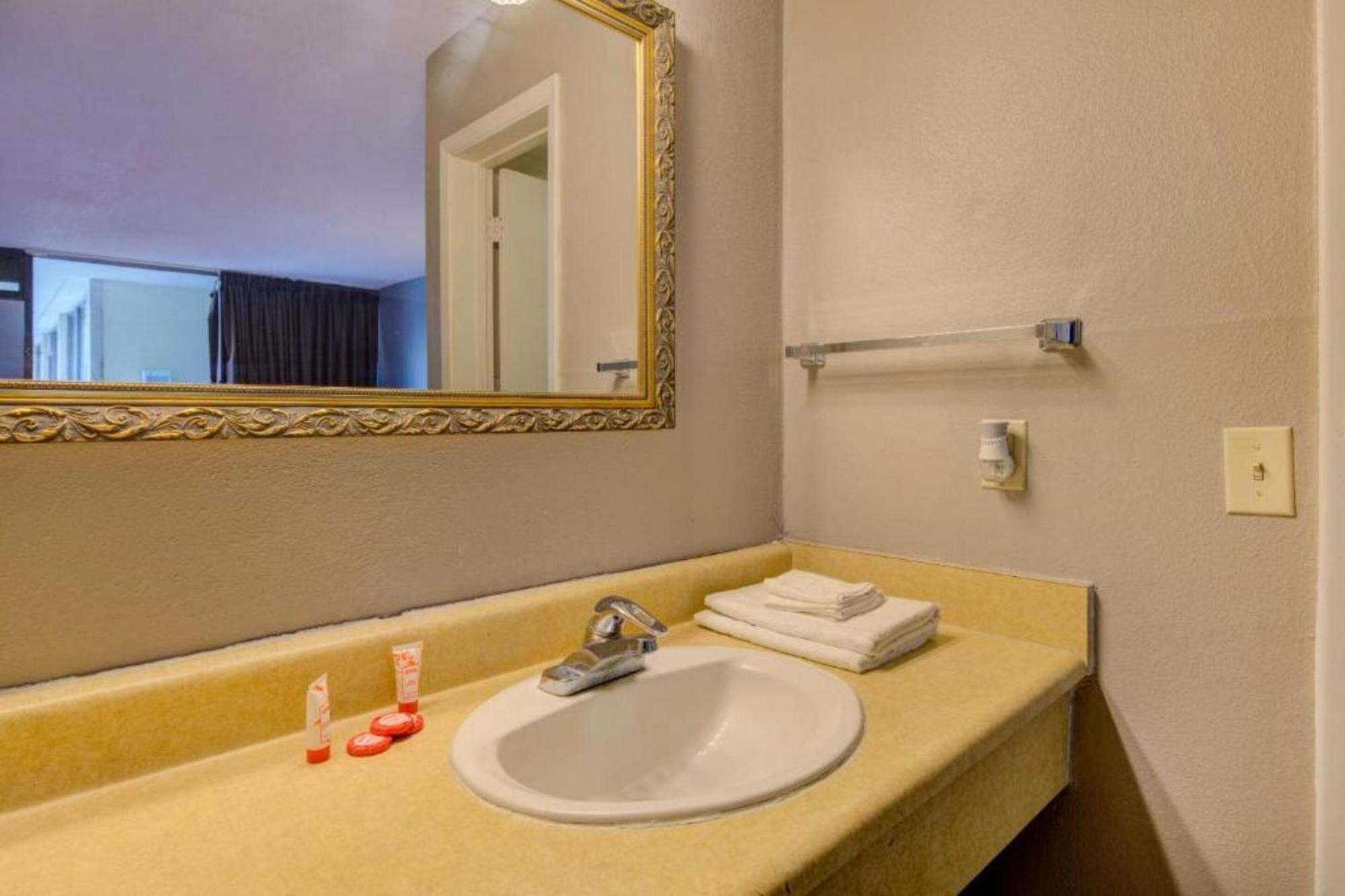 Oyo Hotel Douglas Ga Us-441 エクステリア 写真
