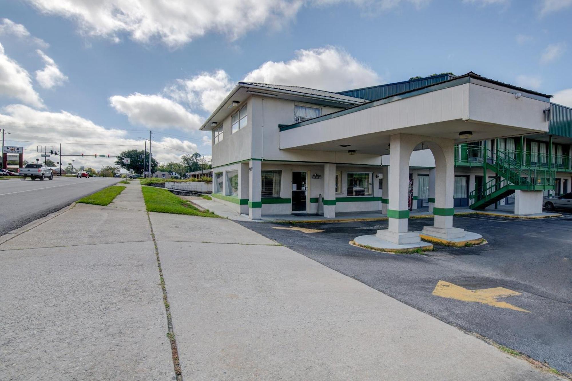 Oyo Hotel Douglas Ga Us-441 エクステリア 写真