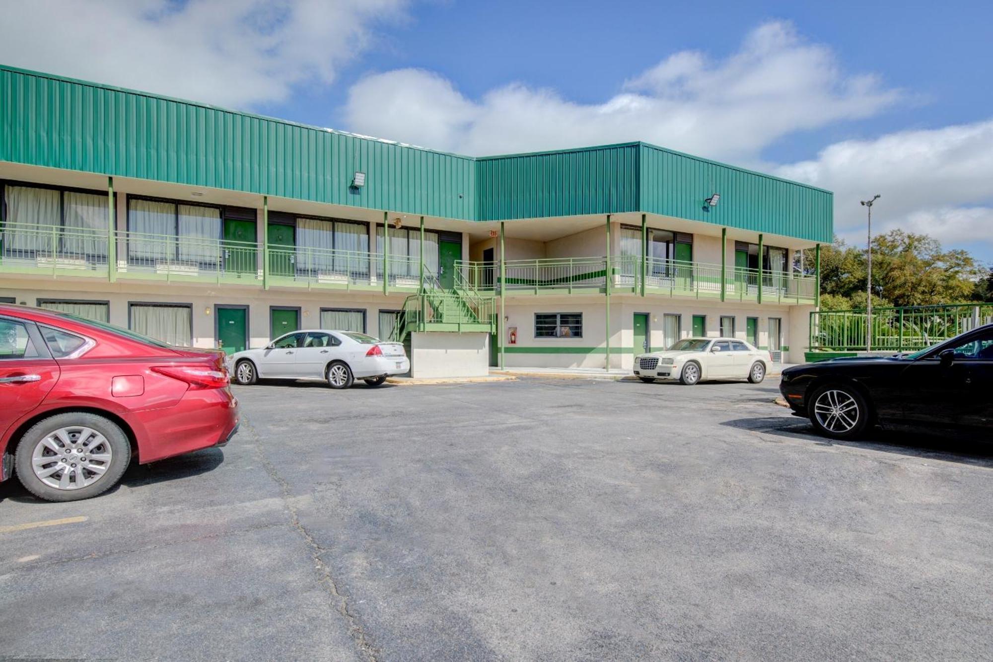 Oyo Hotel Douglas Ga Us-441 エクステリア 写真